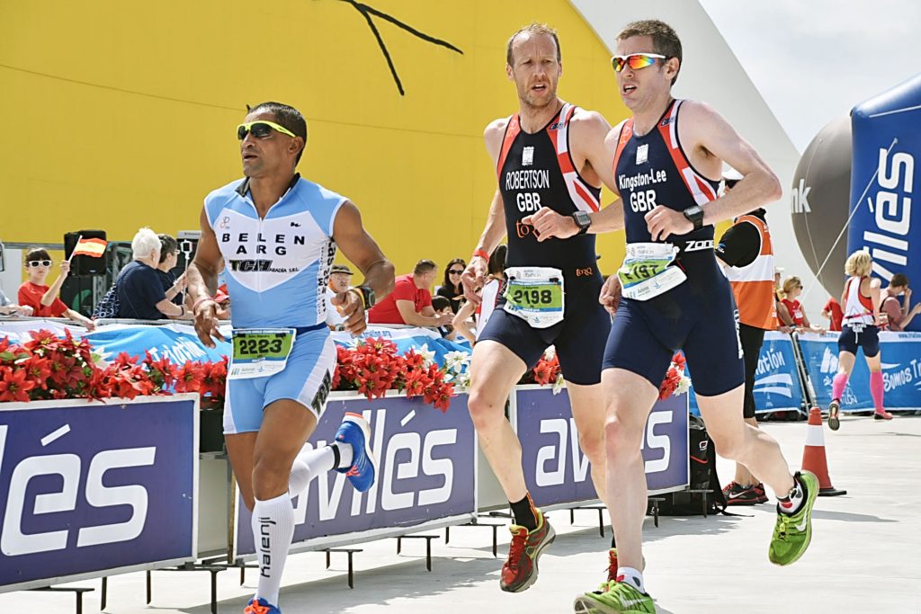 Approaching the end of the run leg. Robertson would finish 3rd. The Argentinean met an uncomfortable demise at the start of the final run.