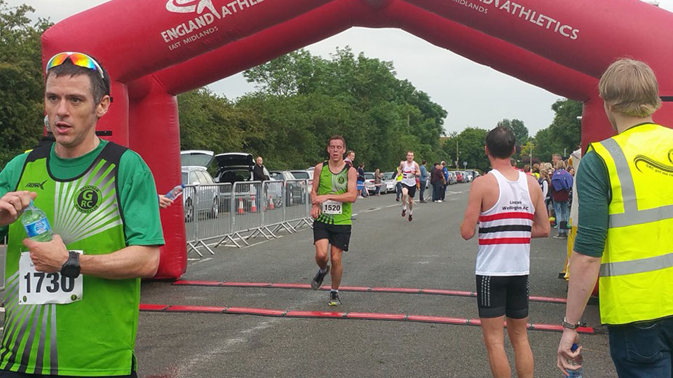 Grabbing the water at the finish. Picture c.o. Paul Rushworth.